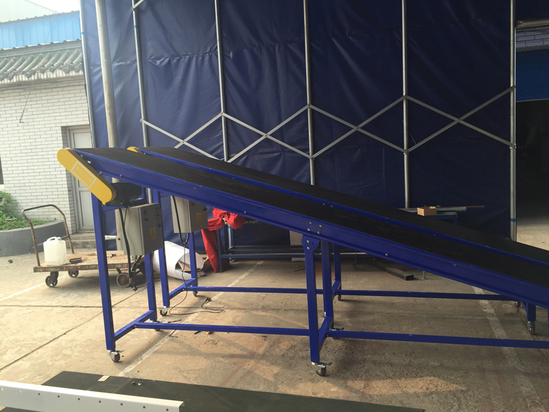 爬坡皮帶輸送機(jī)(防滑)